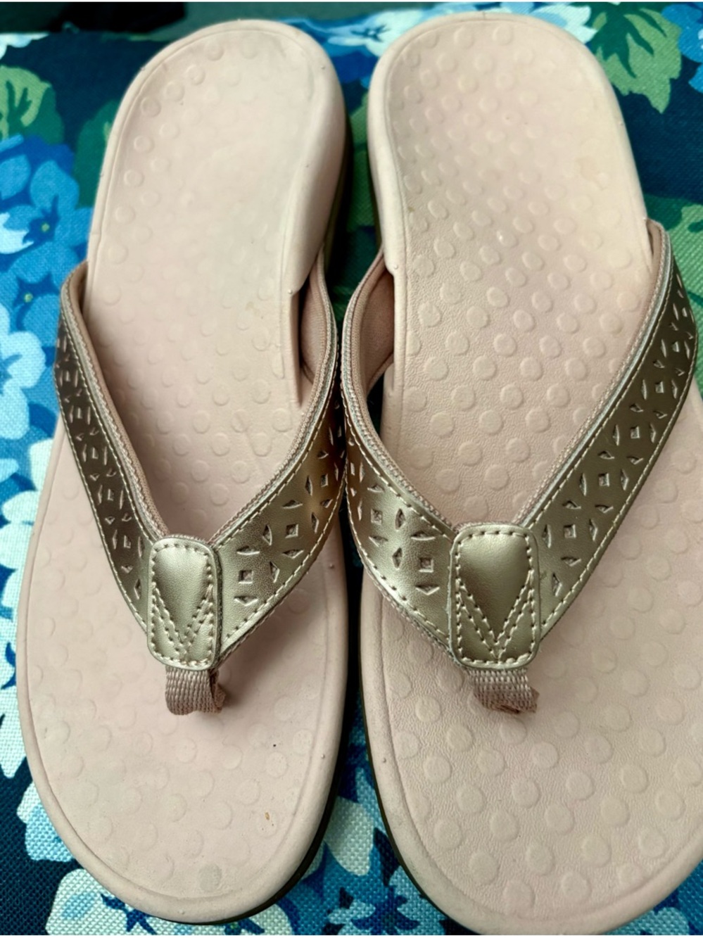 Vionic Tide Perf Women's Metallic Rose Gold  Sandals Flip Flops Size 8